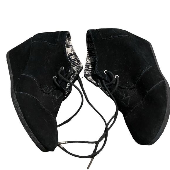 Tom’s size 8.5 wedge suede shoes excellent condition see pics great deal - Picture 1 of 3